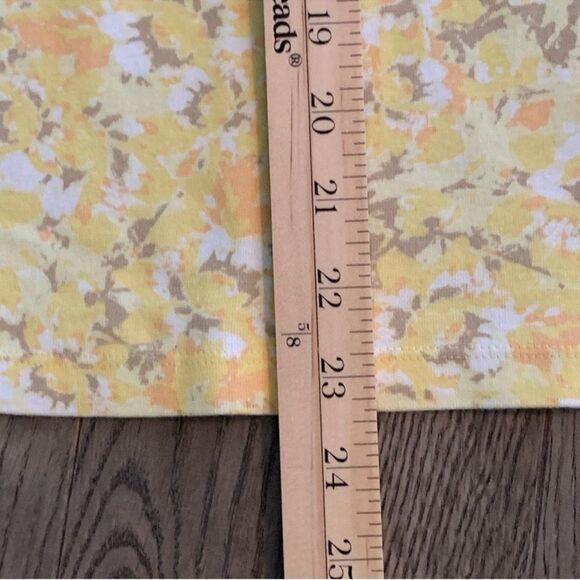 Croft & Barrow & Karen Scott Floral Yellow Top,
Elastic Waist Pull On Shorts M/8 - Picture 7 of 15